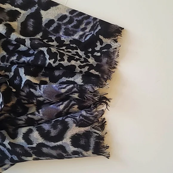 Neiman Marcus Merino Wool Scarf - Picture 7 of 10